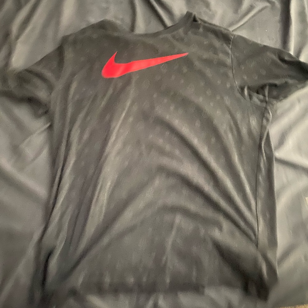 Black and red Nike t shirt